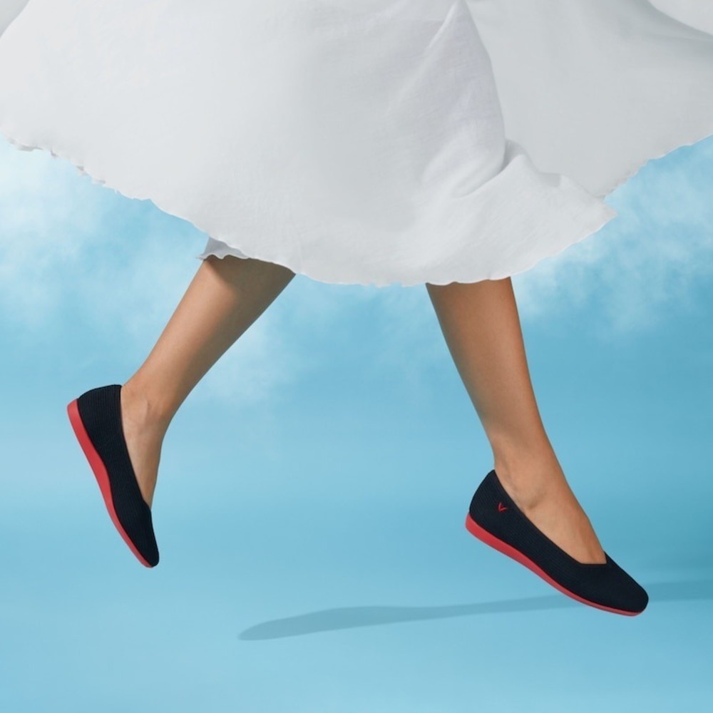 VIVAIA Ballet Flats Black with Red Trim‎ Lightweight V-Cut Flats Margot Walker